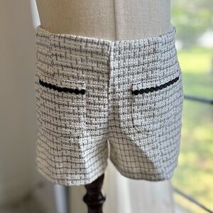 NWT Ivory BOUCLÉ SHORT 100026103